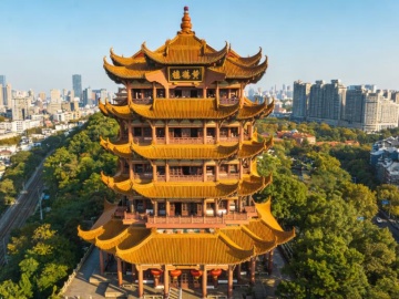 俄军S300被乌无人机摧毁后剧烈殉爆