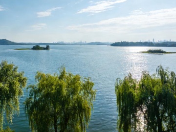 俄军S300被乌无人机摧毁后剧烈殉爆