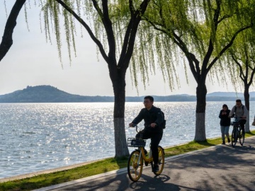 央视称“一觉醒来郭帆白改了”