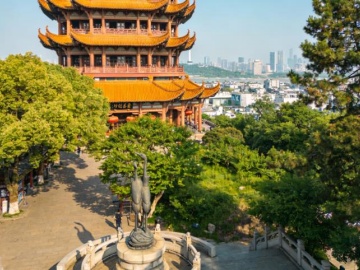 俄军S300被乌无人机摧毁后剧烈殉爆